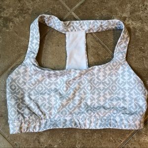 Size Medium Gap Fit Sports Bra